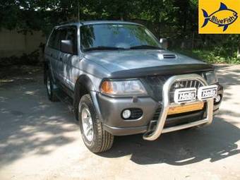 2004 Mitsubishi Pajero Photos