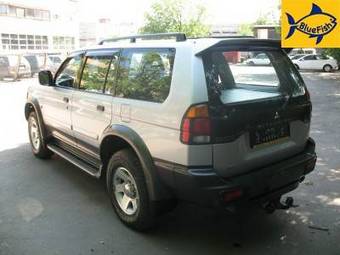 2004 Mitsubishi Pajero Photos