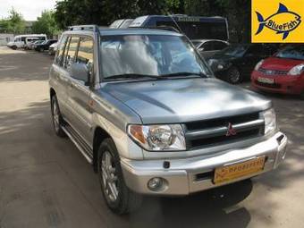 2004 Mitsubishi Pajero Photos