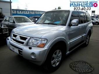 2004 Mitsubishi Pajero Photos