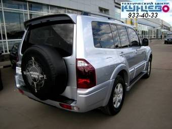 2004 Mitsubishi Pajero Pictures