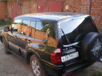 2004 Mitsubishi Pajero Photos