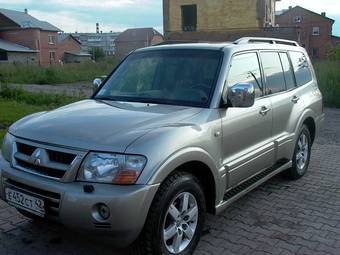 2004 Mitsubishi Pajero Pictures