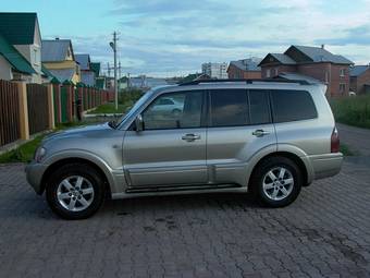 2004 Mitsubishi Pajero Photos