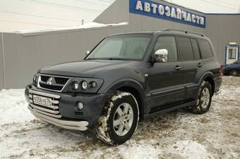 2004 Mitsubishi Pajero Photos