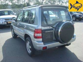 2004 Mitsubishi Pajero Photos