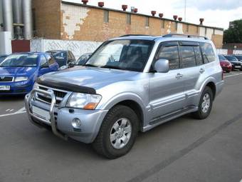 2004 Mitsubishi Pajero Pictures