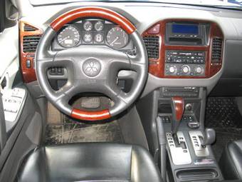 2004 Mitsubishi Pajero Pictures