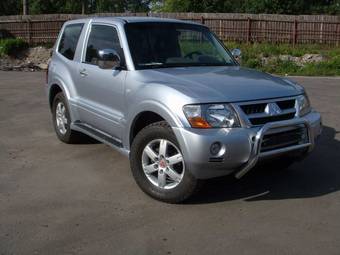 2004 Mitsubishi Pajero Photos