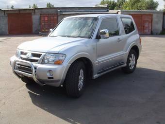 2004 Mitsubishi Pajero Wallpapers