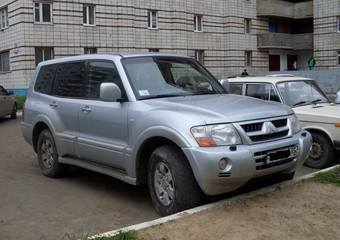 2004 Mitsubishi Pajero Pics