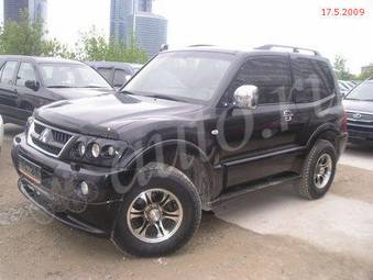 2004 Mitsubishi Pajero Photos