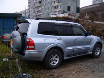 2004 Mitsubishi Pajero Photos