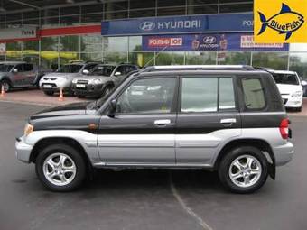 2004 Mitsubishi Pajero Photos