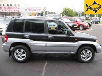 2004 Mitsubishi Pajero Images