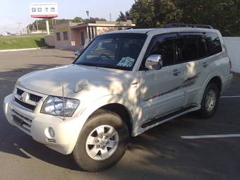 2004 Mitsubishi Pajero Photos