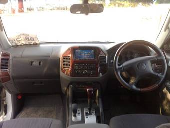 2004 Mitsubishi Pajero Pictures