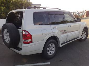 2004 Mitsubishi Pajero Photos