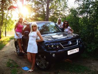 2004 Mitsubishi Pajero Photos