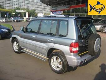 2004 Mitsubishi Pajero Photos