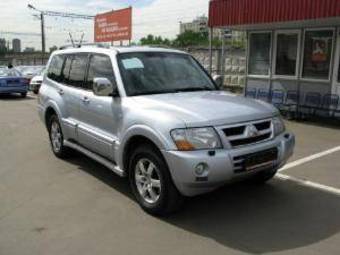 2004 Mitsubishi Pajero Images