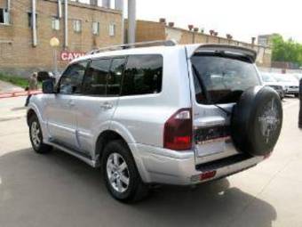 2004 Mitsubishi Pajero Pictures