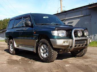 2004 Mitsubishi Pajero Photos