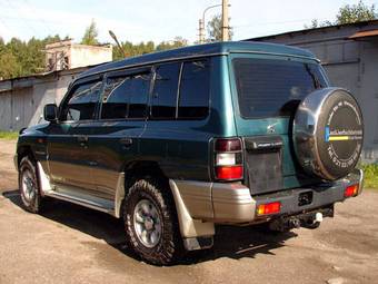 2004 Mitsubishi Pajero Photos