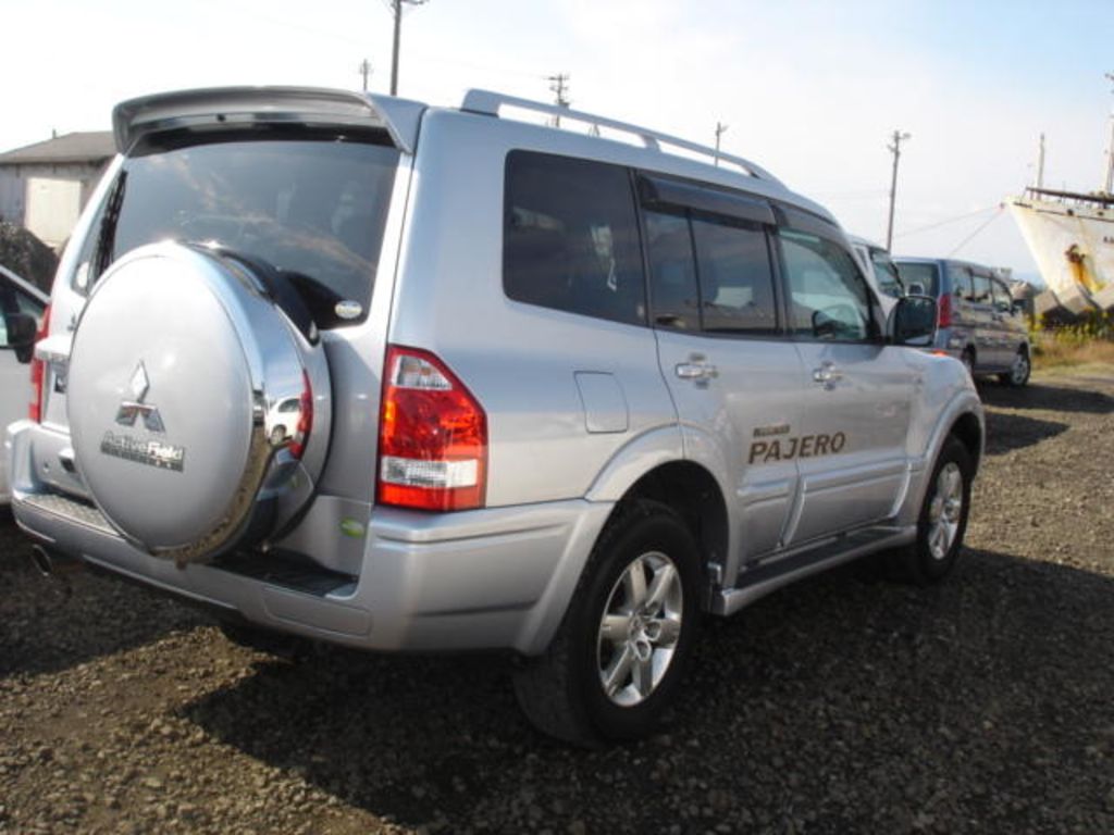 2005 Mitsubishi Pajero