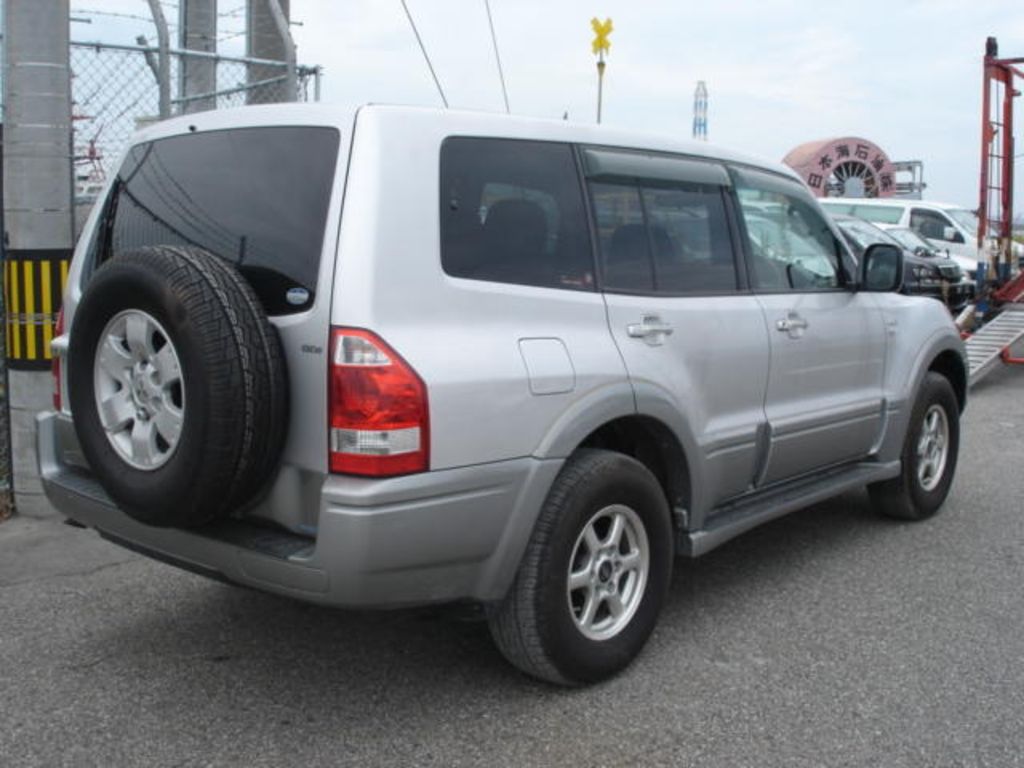 2005 Mitsubishi Pajero