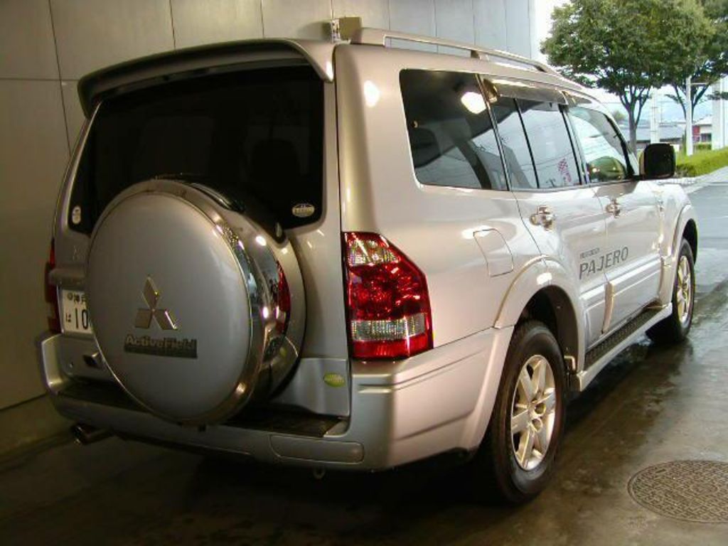 2005 Mitsubishi Pajero