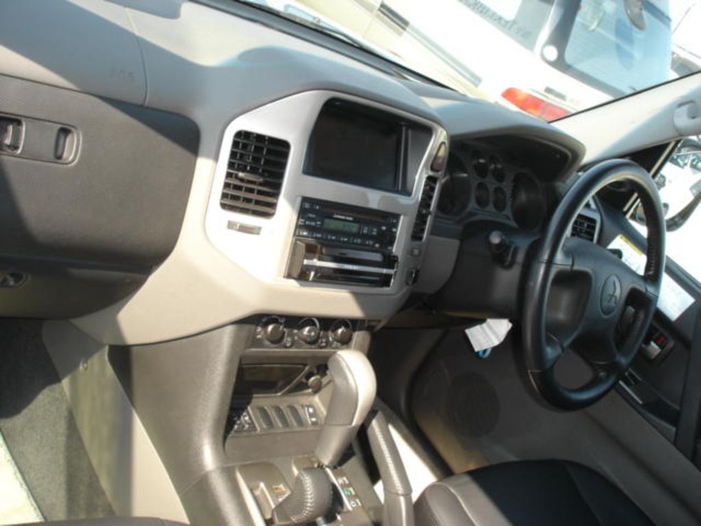 2005 Mitsubishi Pajero