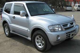 2005 Mitsubishi Pajero Photos