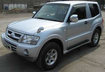 2005 Mitsubishi Pajero Pictures