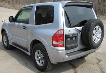 2005 Mitsubishi Pajero Photos