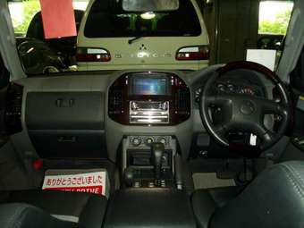 2005 Mitsubishi Pajero Photos