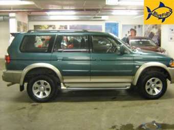 2005 Mitsubishi Pajero Photos