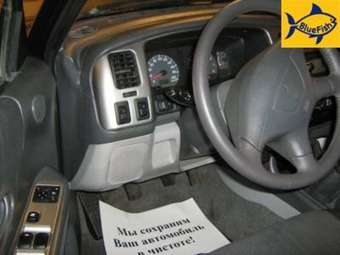 2005 Mitsubishi Pajero Images