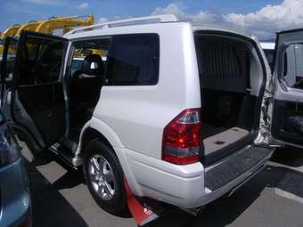 2005 Mitsubishi Pajero Pics