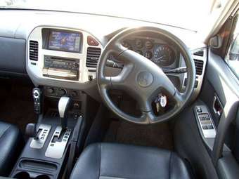 2005 Mitsubishi Pajero Pics