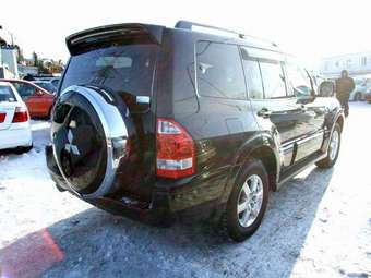 2005 Mitsubishi Pajero Photos