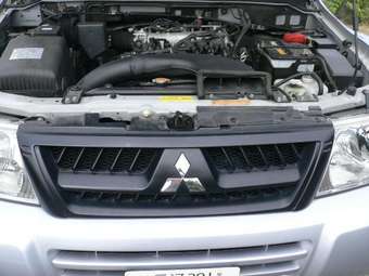 2005 Mitsubishi Pajero Pictures