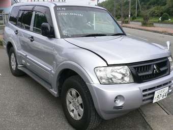 2005 Mitsubishi Pajero Photos