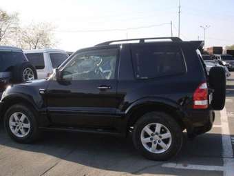 2005 Mitsubishi Pajero Pictures