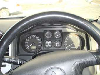 2005 Mitsubishi Pajero Pictures