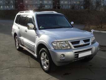 2005 Mitsubishi Pajero Photos