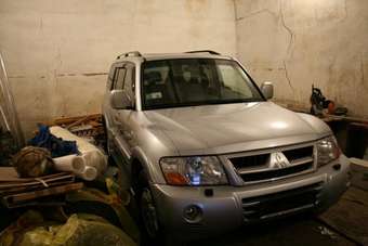 2005 Mitsubishi Pajero Photos
