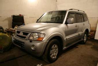 2005 Mitsubishi Pajero Photos