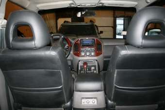 2005 Mitsubishi Pajero Photos