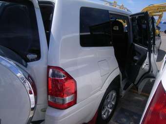 2005 Mitsubishi Pajero Pics